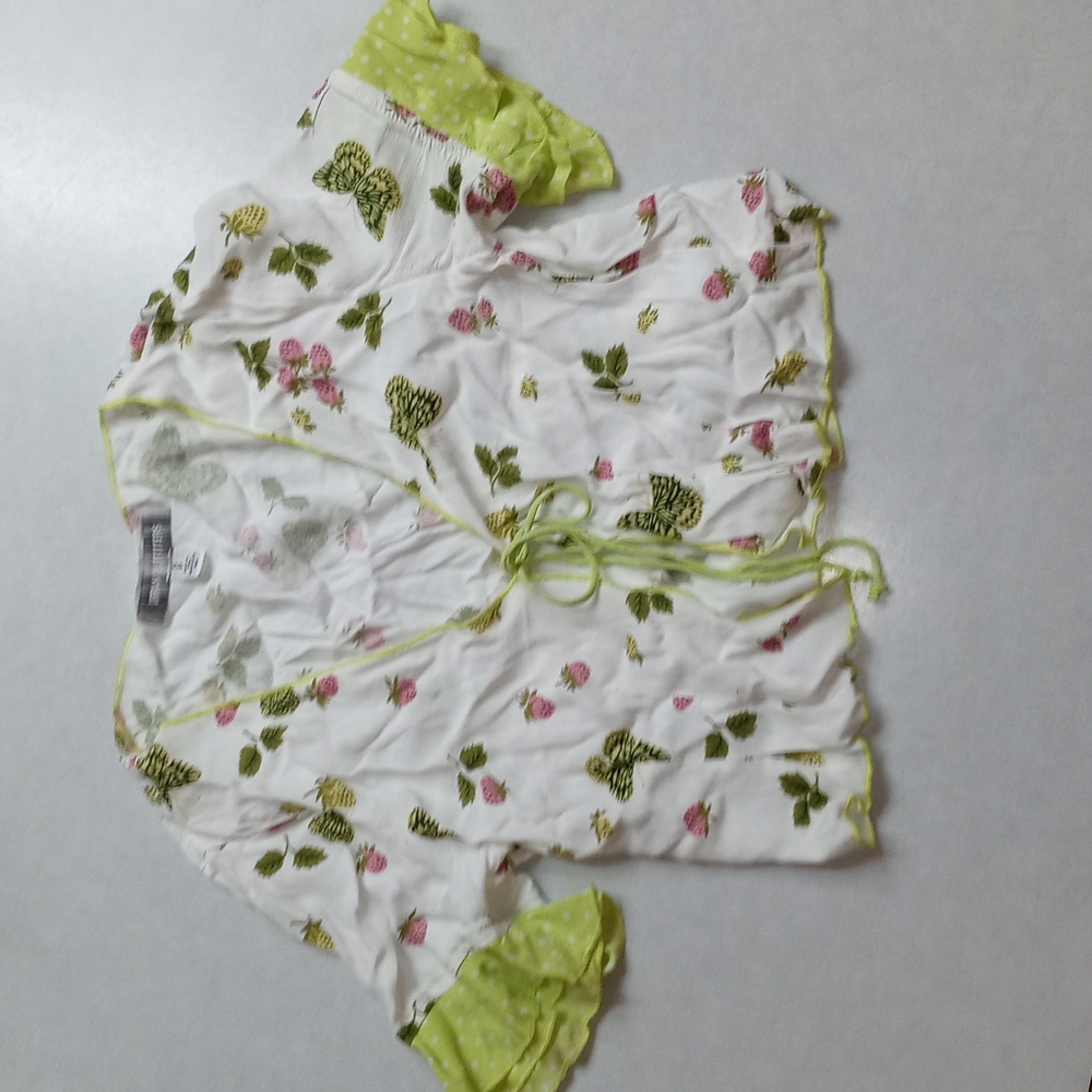 Pretty Urban Outfitters Crop Tie Blouse Size S 🍓🍓